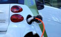 新能源汽车销量狂奔的2021年，配套服务跟上了吗？