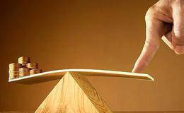 在股市中投资时如何避开热门行业中的热门股票？