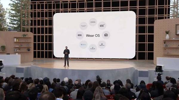 刚刚，谷歌硬刚苹果，发最强硬件全家桶，首秀AR眼镜