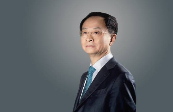 让马云柳传志起立鼓掌，他可能是人生起伏最大的中国企业家