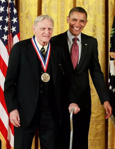 锂电之父去世，参加过二战，97岁获诺贝尔奖